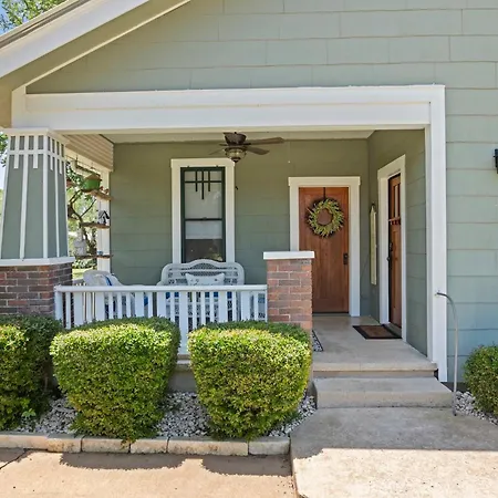 1929 Bell Estate Villa